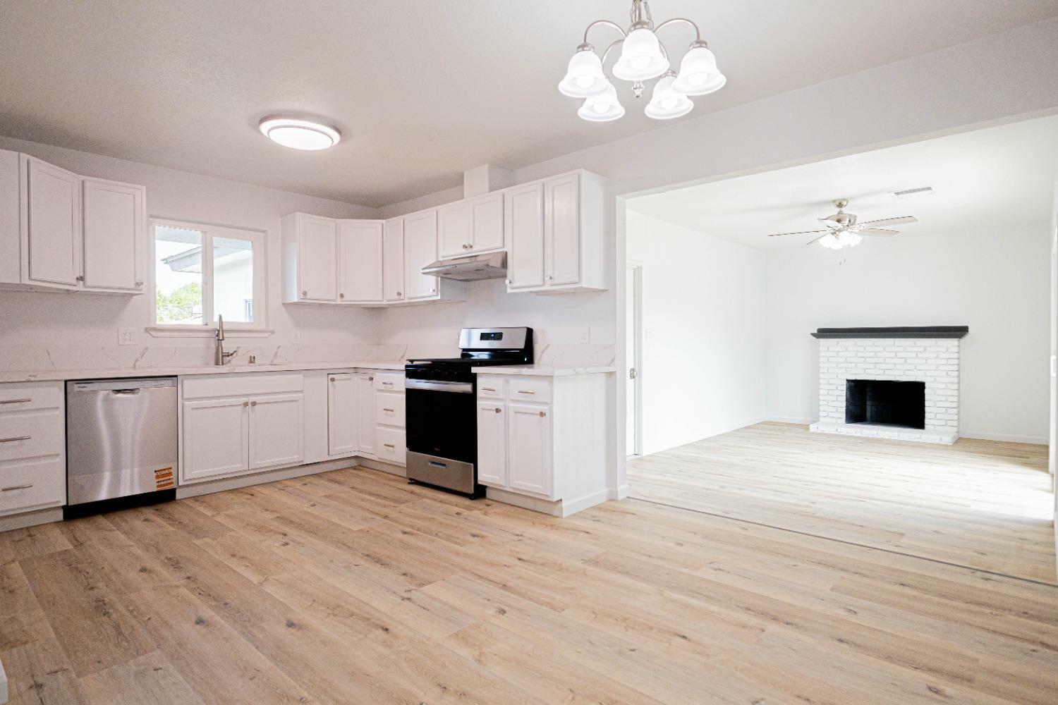 Property Photo: 852 W San Gabriel Avenue CA 93612