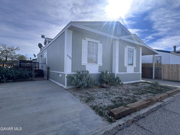 Property Photo:  21761 Wisteria Street  CA 93505