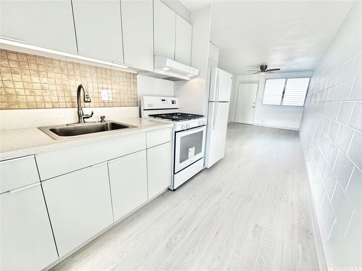 Property Photo:  1426 Keeaumoku Street C24  HI 96822 