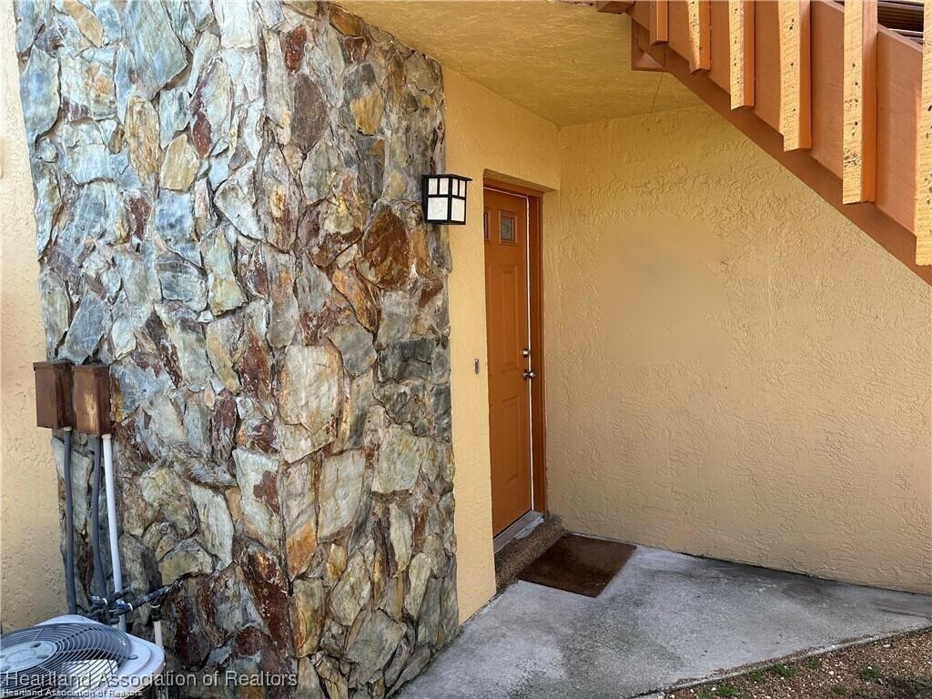 Property Photo: 503 Manor Circle FL 33872