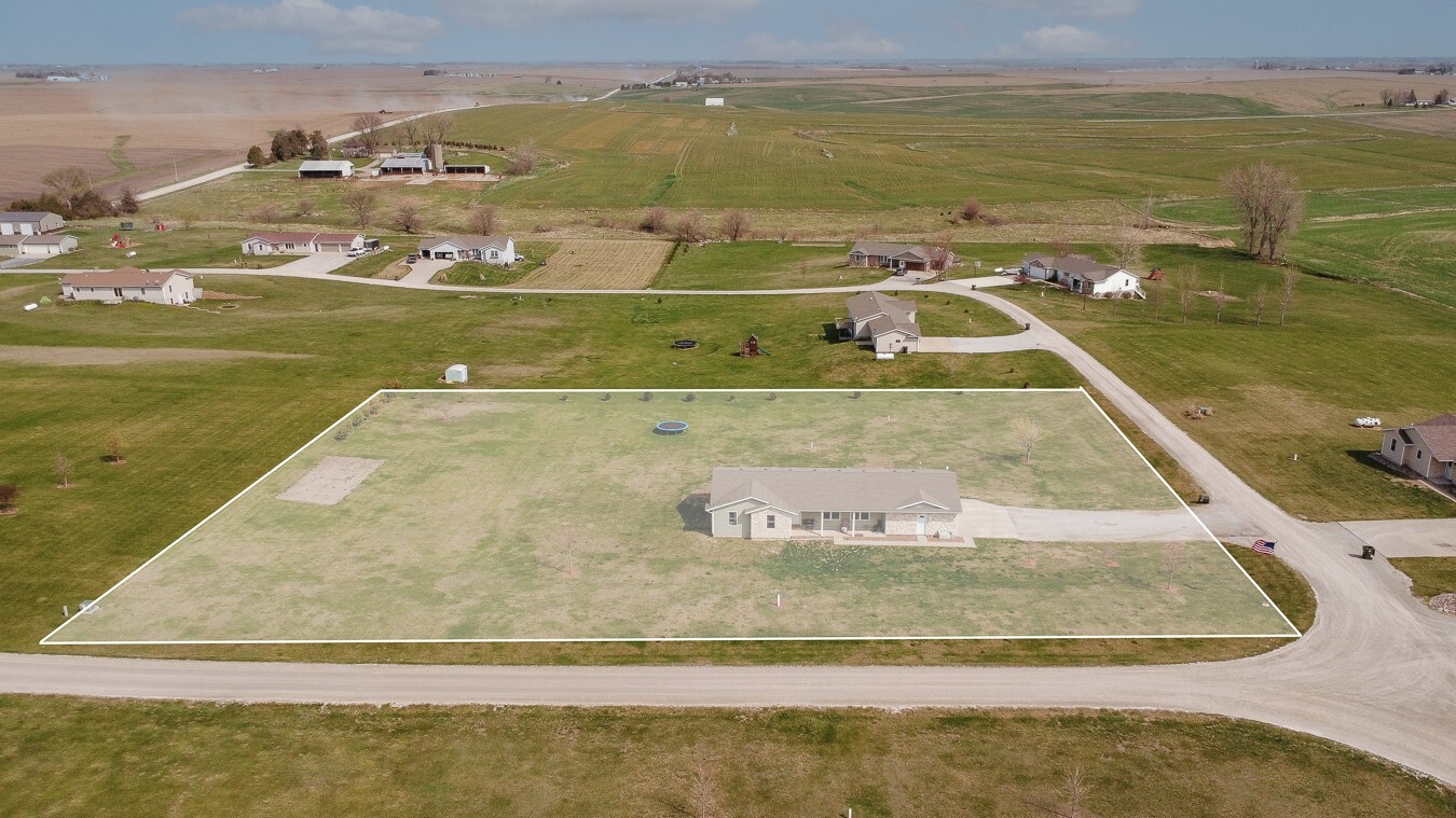 Property Photo: 1818 Elk Horn Court IA 50219
