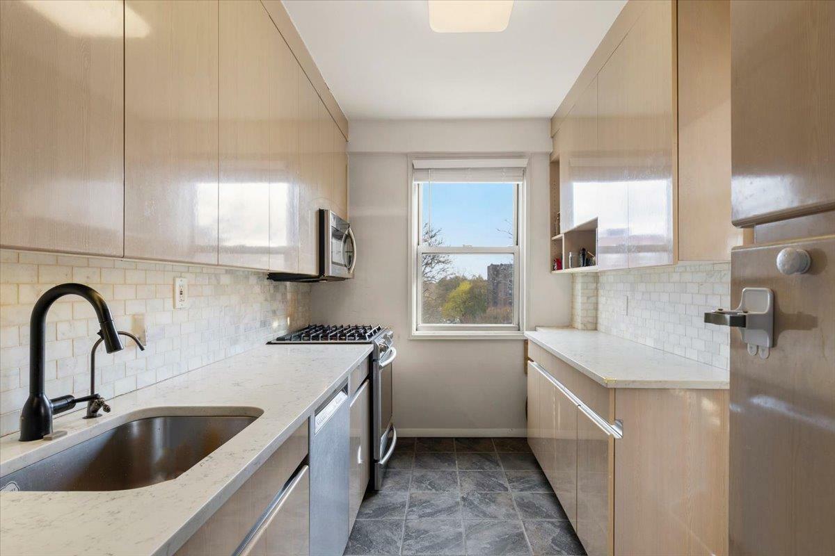 Property Photo: 230 Garth Road 6G1 NY 10583