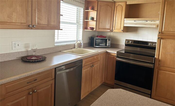 Property Photo: 4725 Cove Circle 810 FL 33708