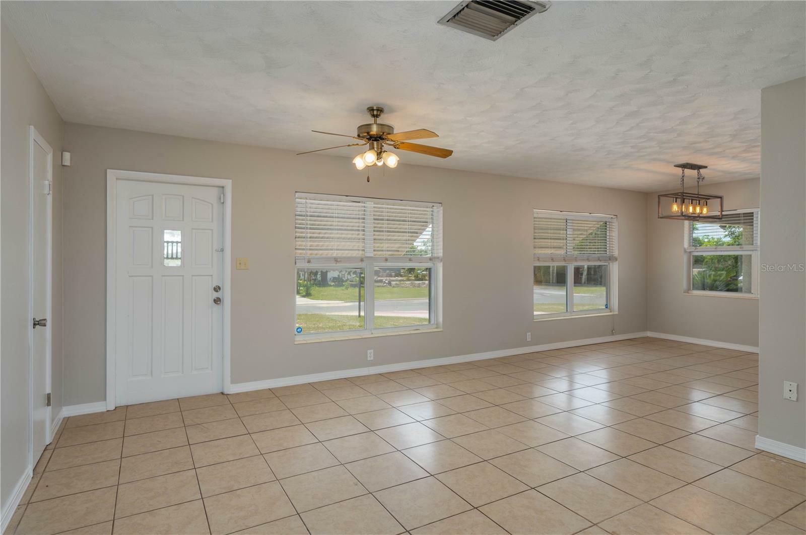 Property Photo: 703 Osceola Avenue FL 33853