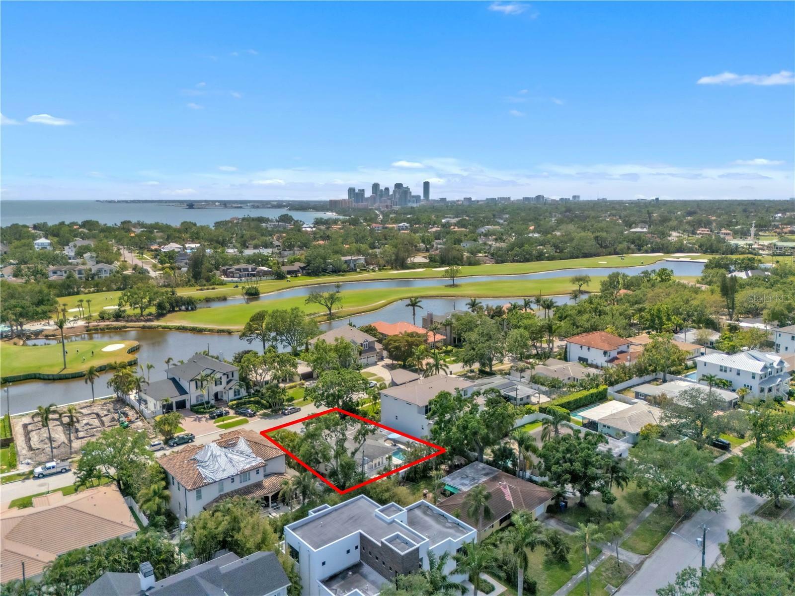 Property Photo: 349 Belleair Drive NE FL 33704