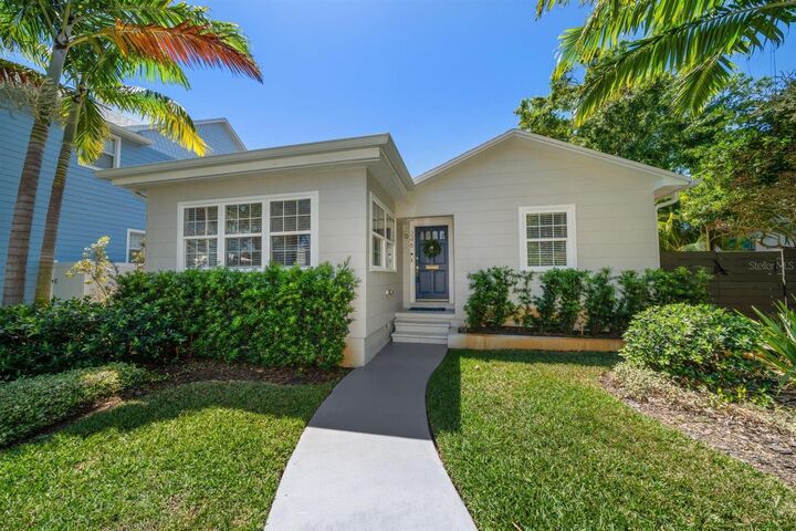 Property Photo:  246 20th Avenue NE  FL 33704 