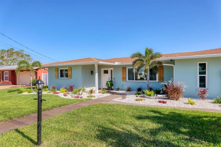 Property Photo: 10304 Sandpiper Road W FL 34209