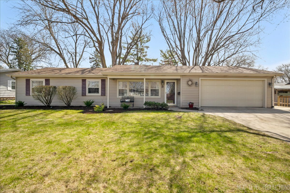 Property Photo: 3 Candlewick Court IL 60542
