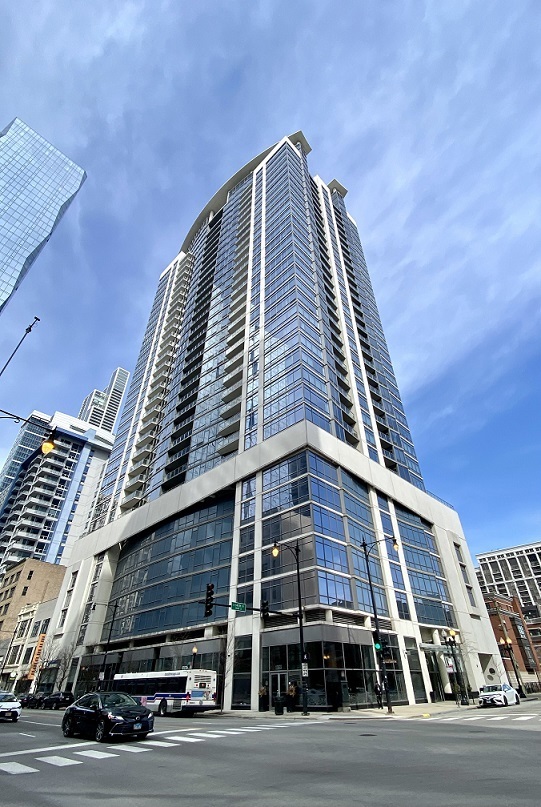 Property Photo: 100 E 14th Street 806 IL 60605