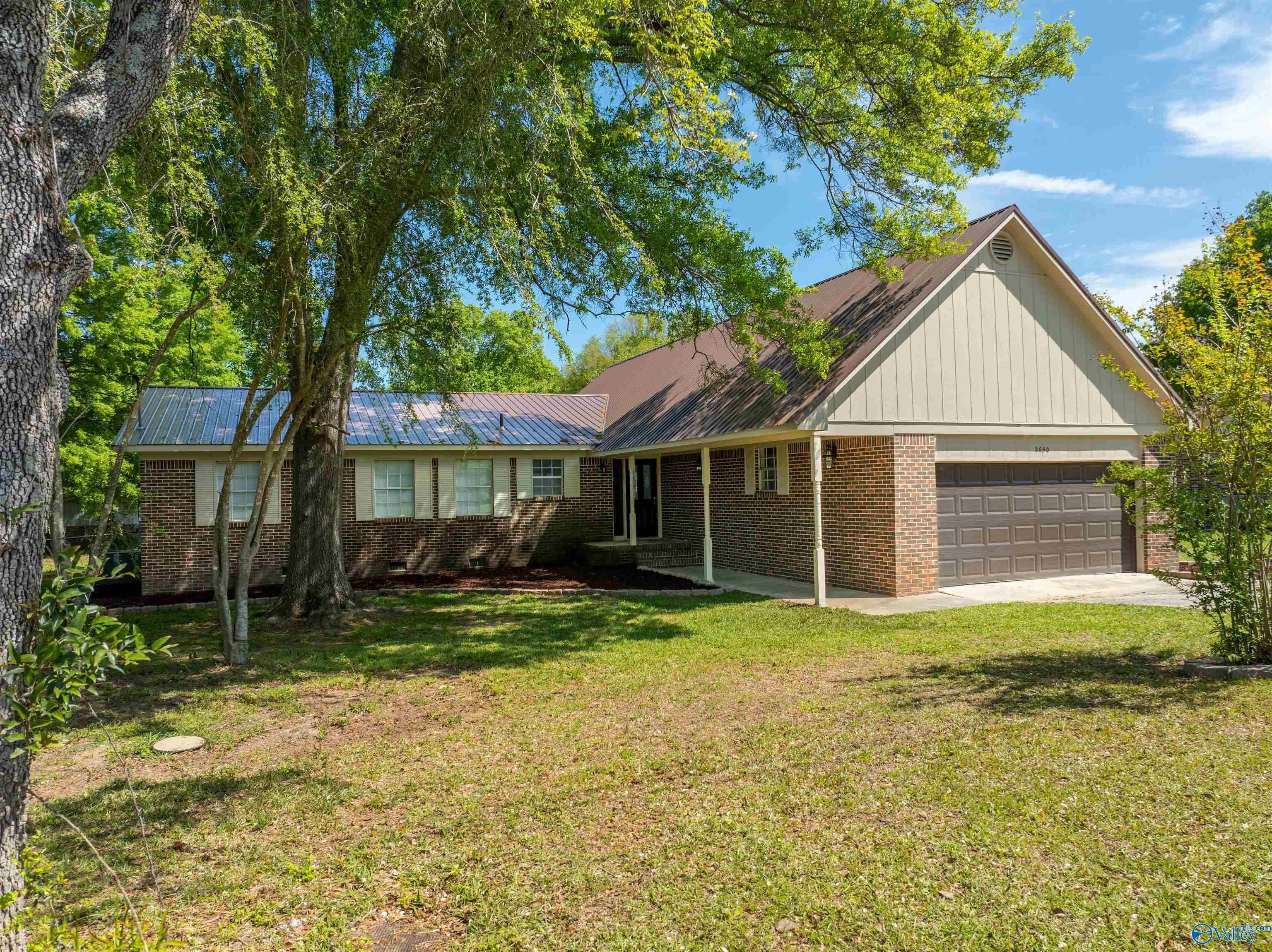 Property Photo:  2650 Reeves Street  AL 35903 