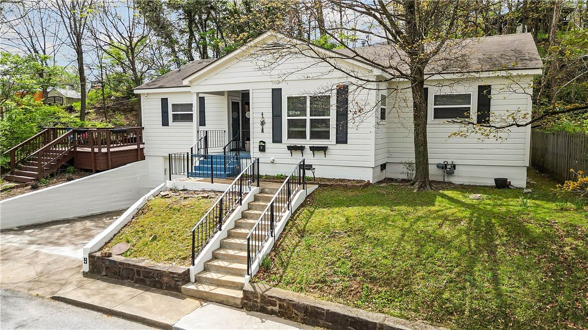 Property Photo:  9 E Trenton Boulevard  AR 72701 