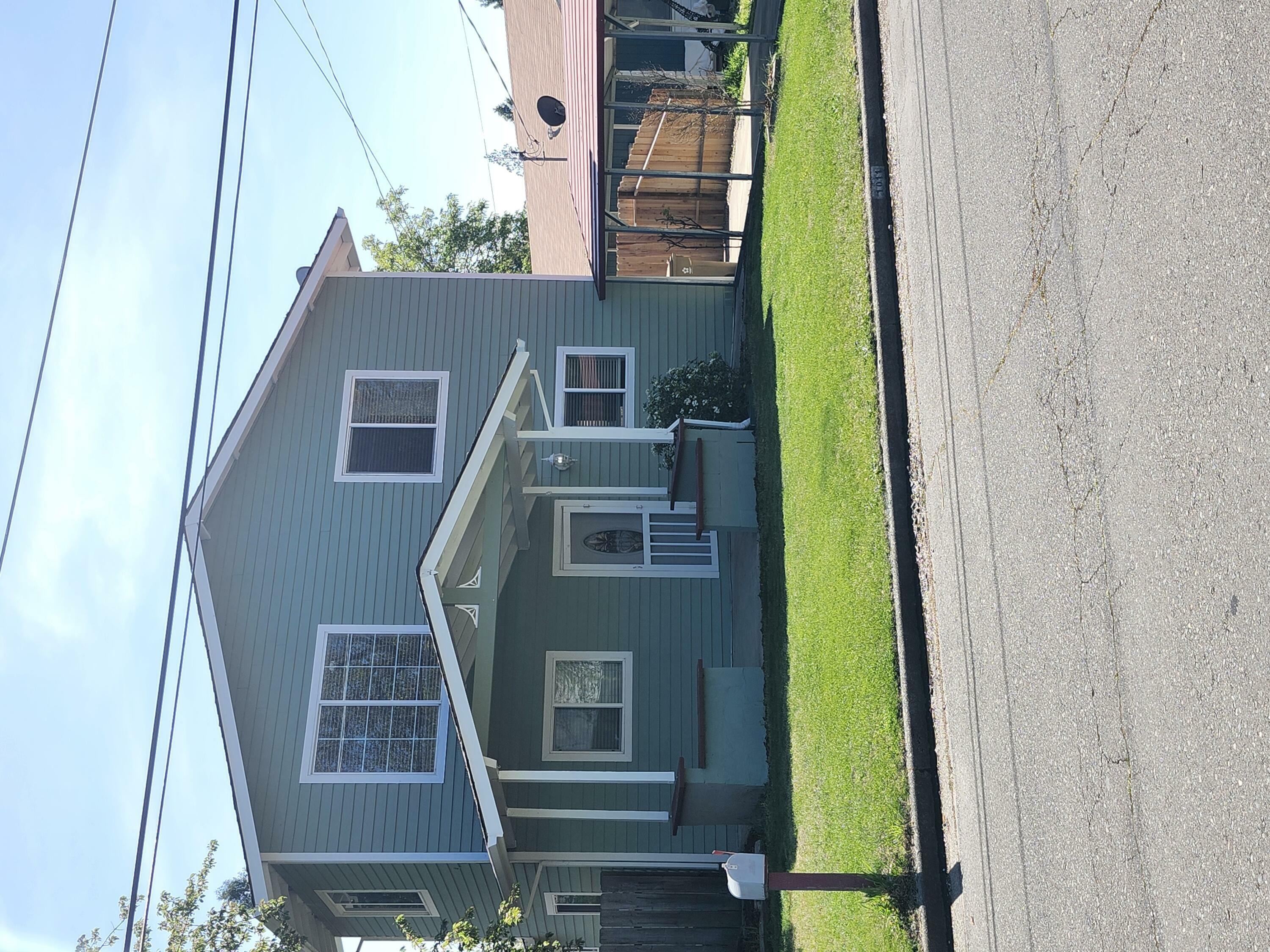 Property Photo: 1011 SW I Street OR 97526