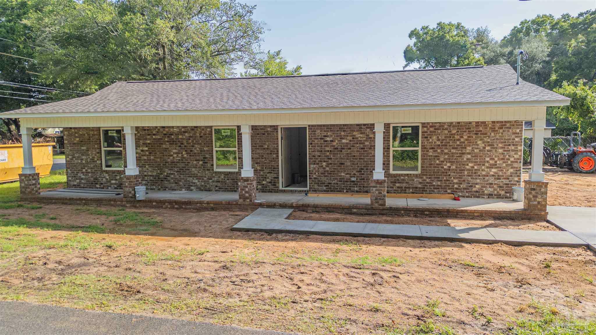 Property Photo: 224 Broadmoor Ln FL 32507