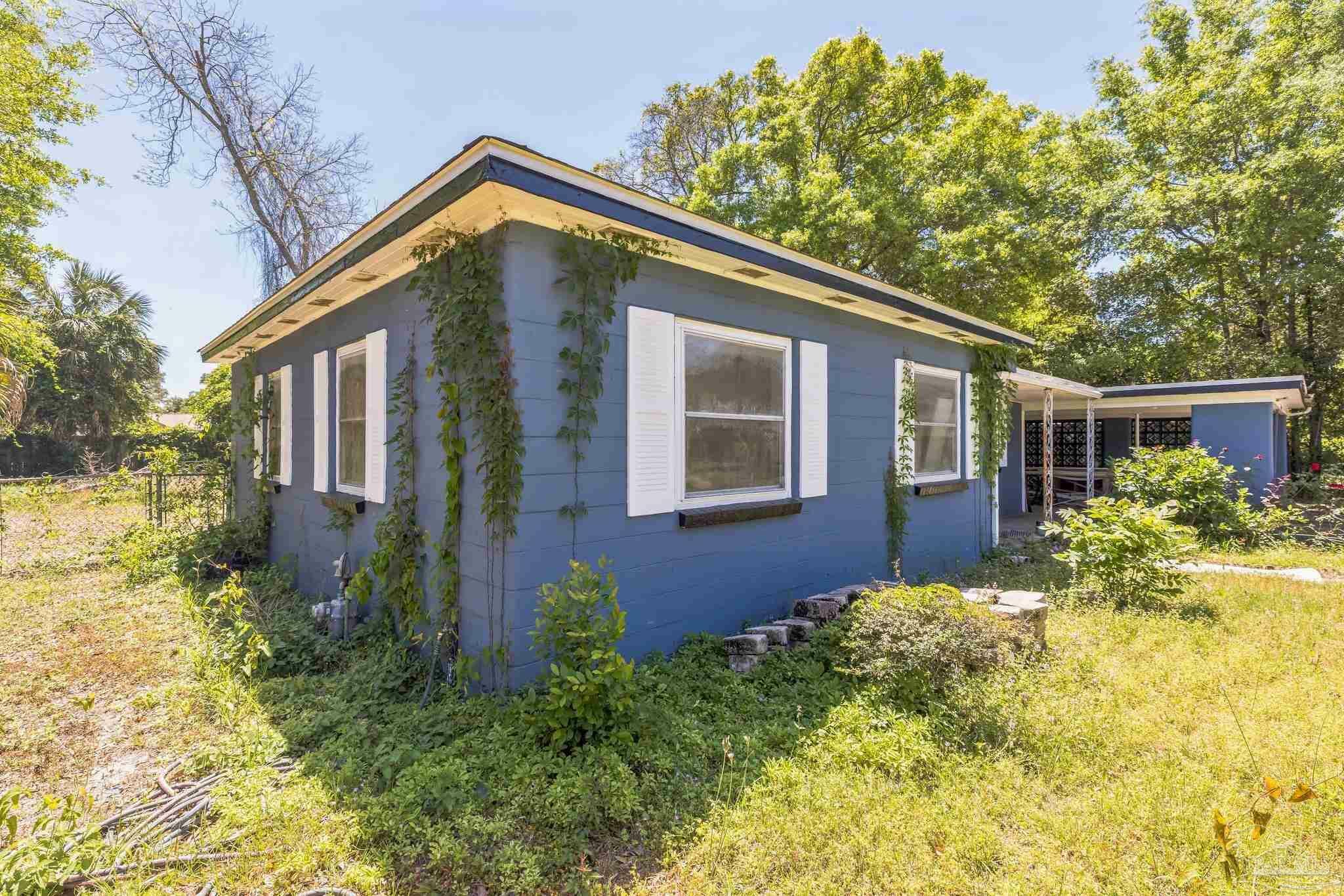 Property Photo: 1115 Barcia Dr FL 32503