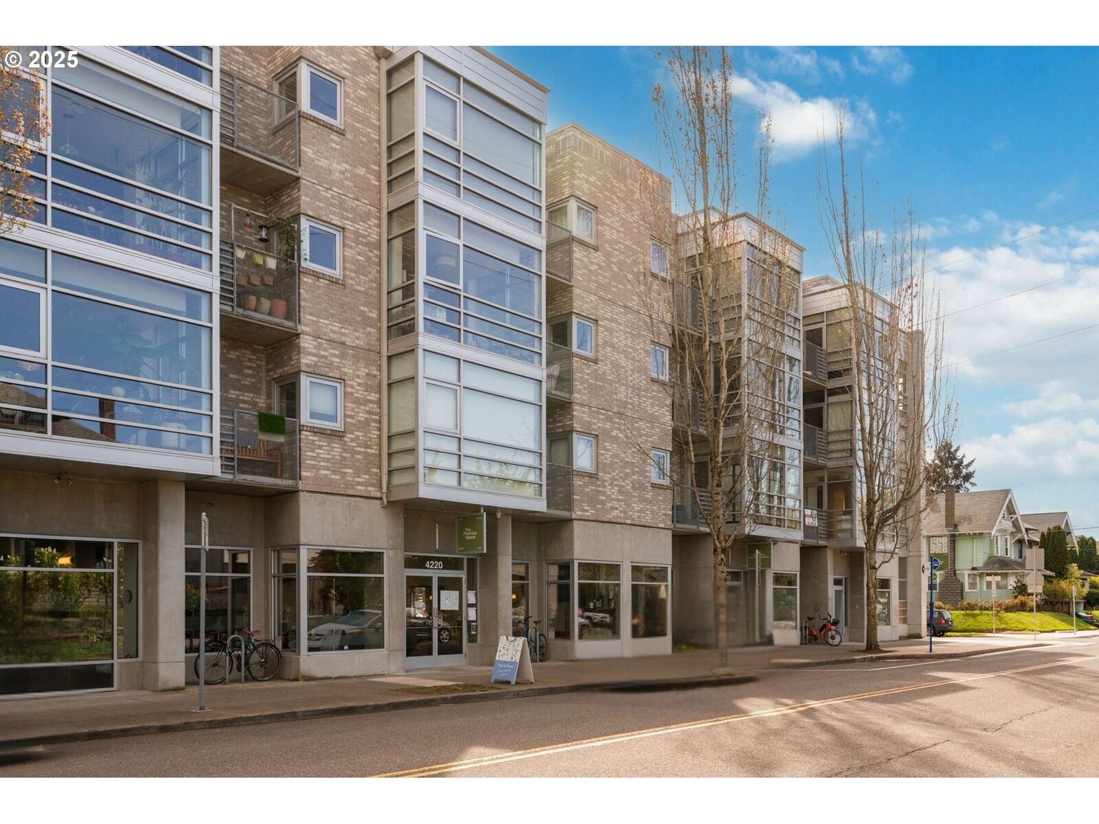 Property Photo:  910 SE 42nd Ave 270  OR 97215 