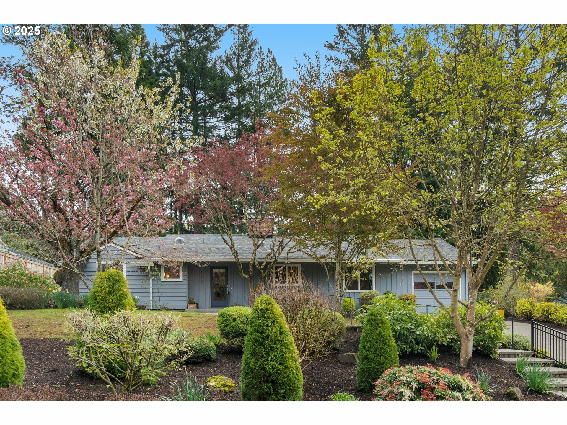 4822 SW 35th Pl  Portland OR 97221 photo