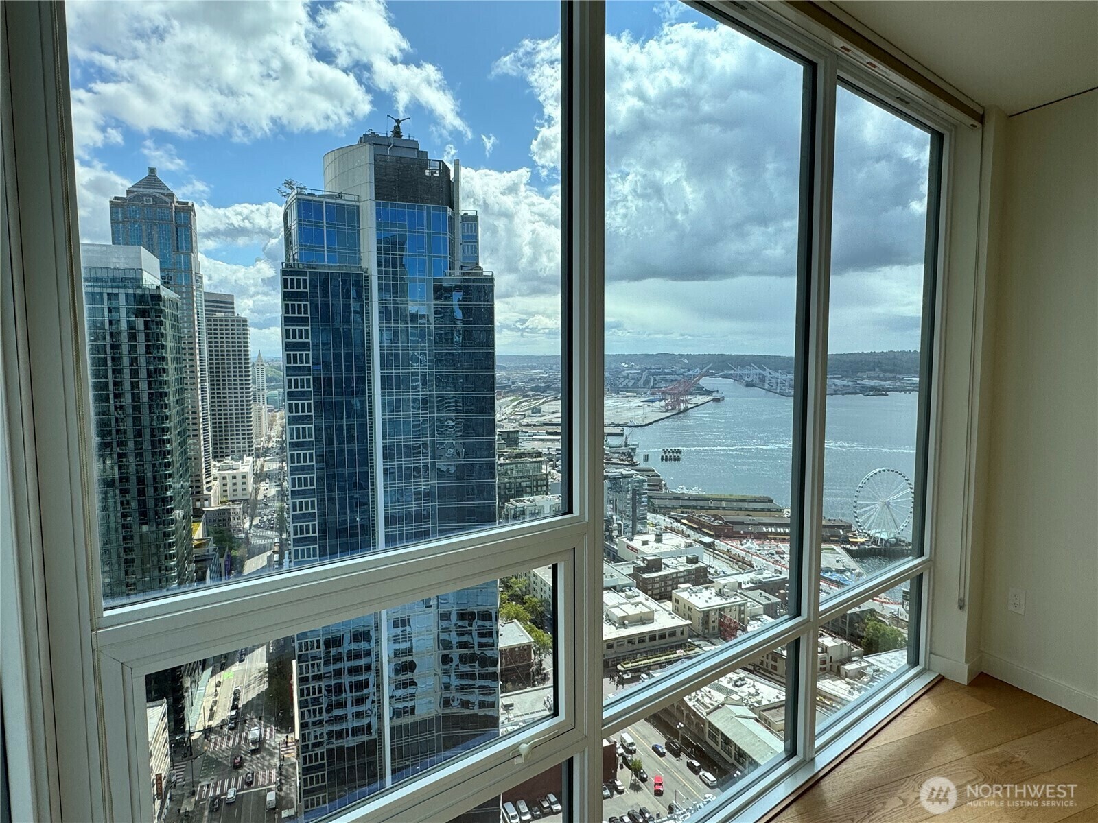 Property Photo: 121 Stewart Street 3102 WA 98101
