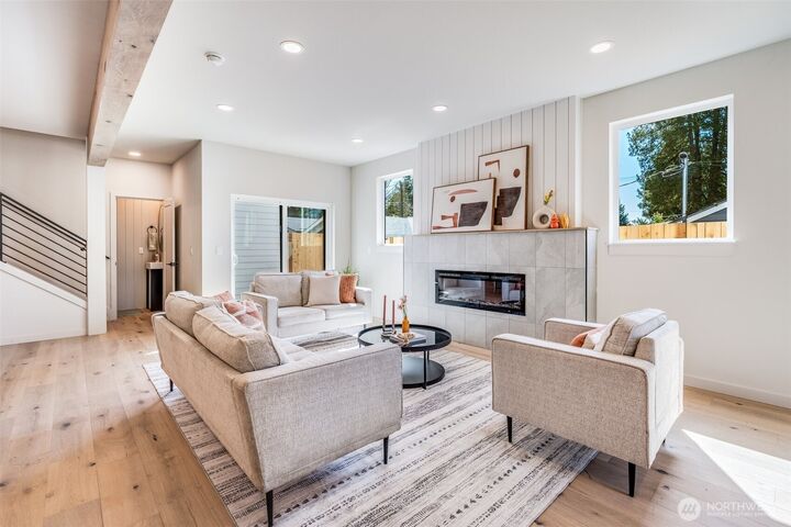 Property Photo: 12520 2nd Avenue NE WA 98125