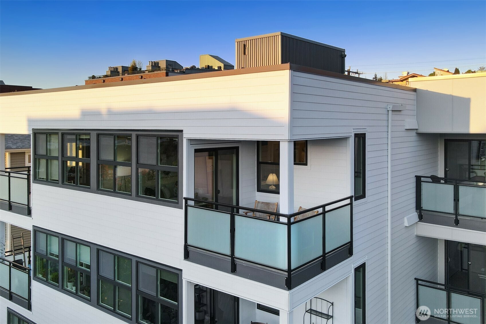 Property Photo: 2228 Yale Avenue E 32 WA 98102