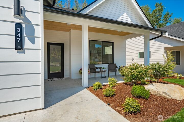 Property Photo: 706 E 5th Street WA 98276