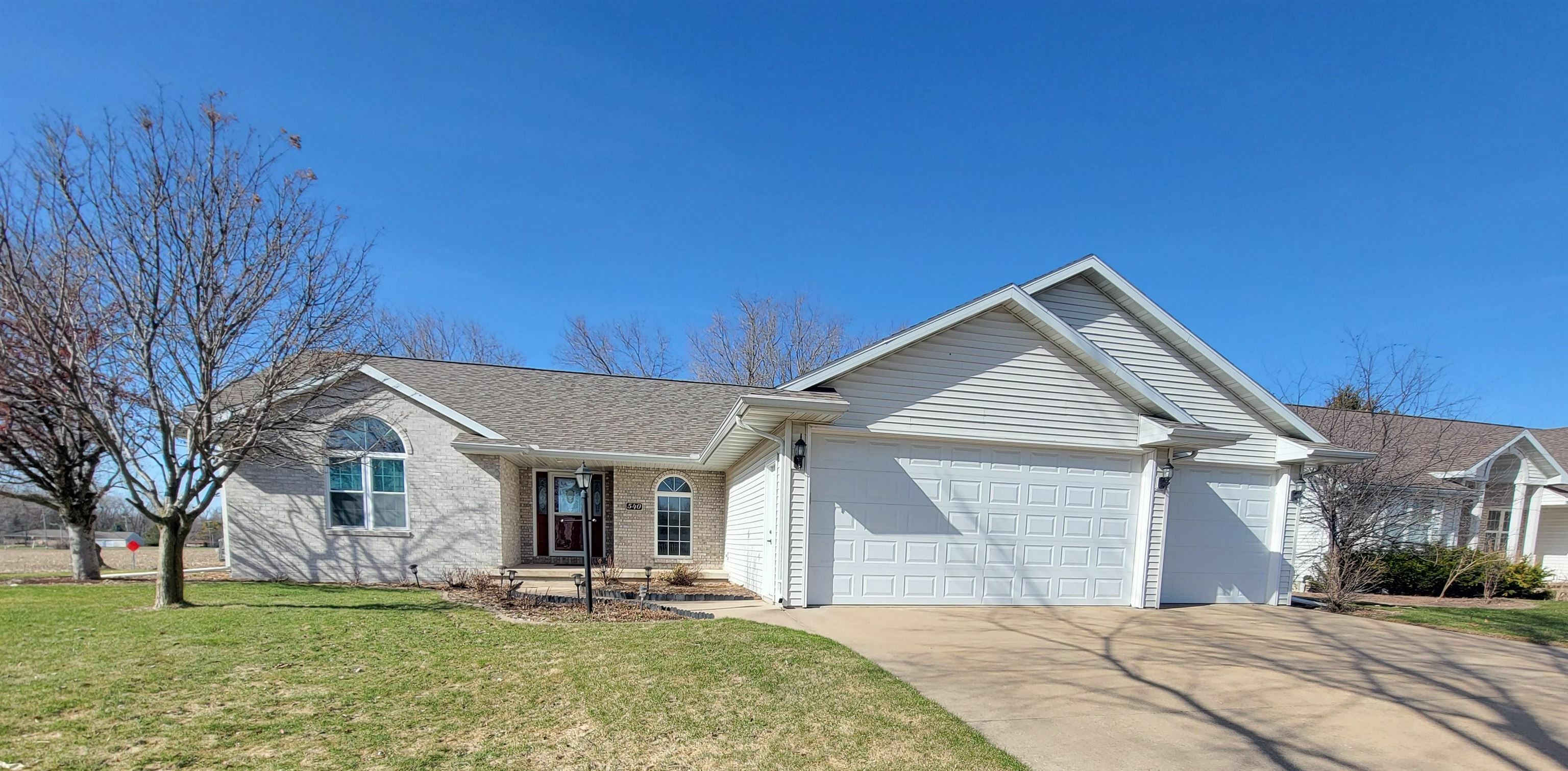 540 W Crossing Meadows Lane  Appleton WI 54913-7182 photo