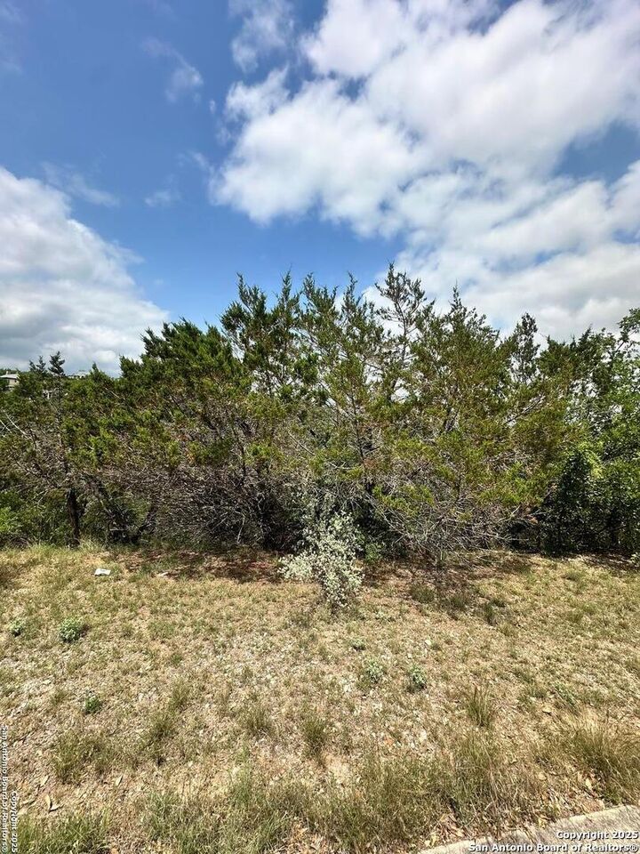 Property Photo:  5 Trophy Rdg  TX 78258 