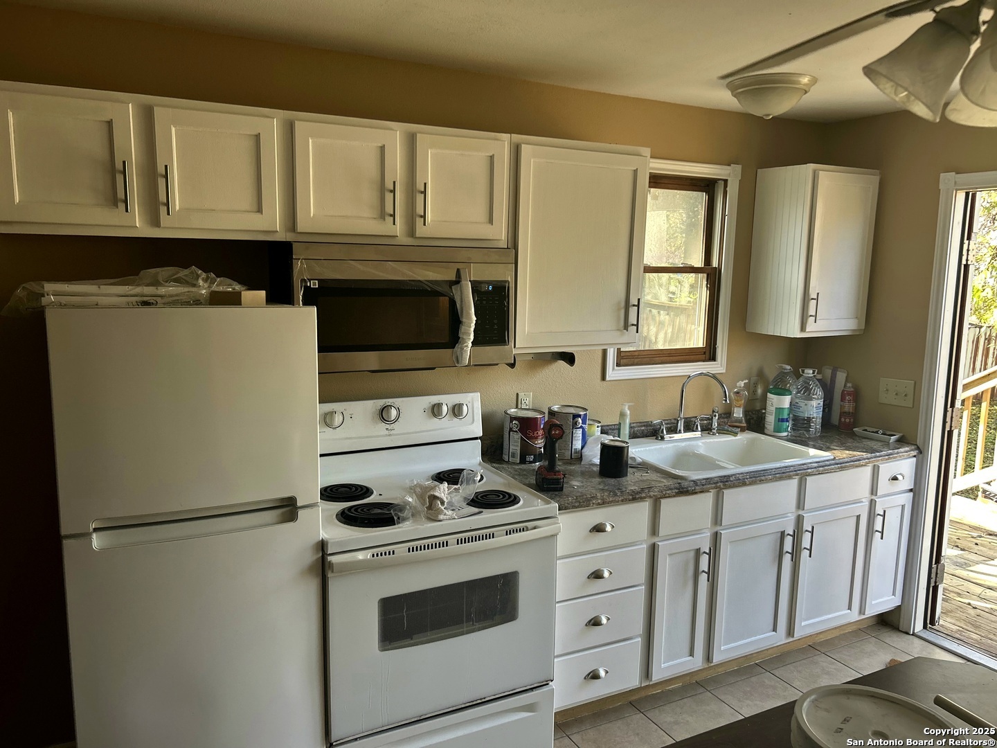 Property Photo: 1630 Katy TX 78130