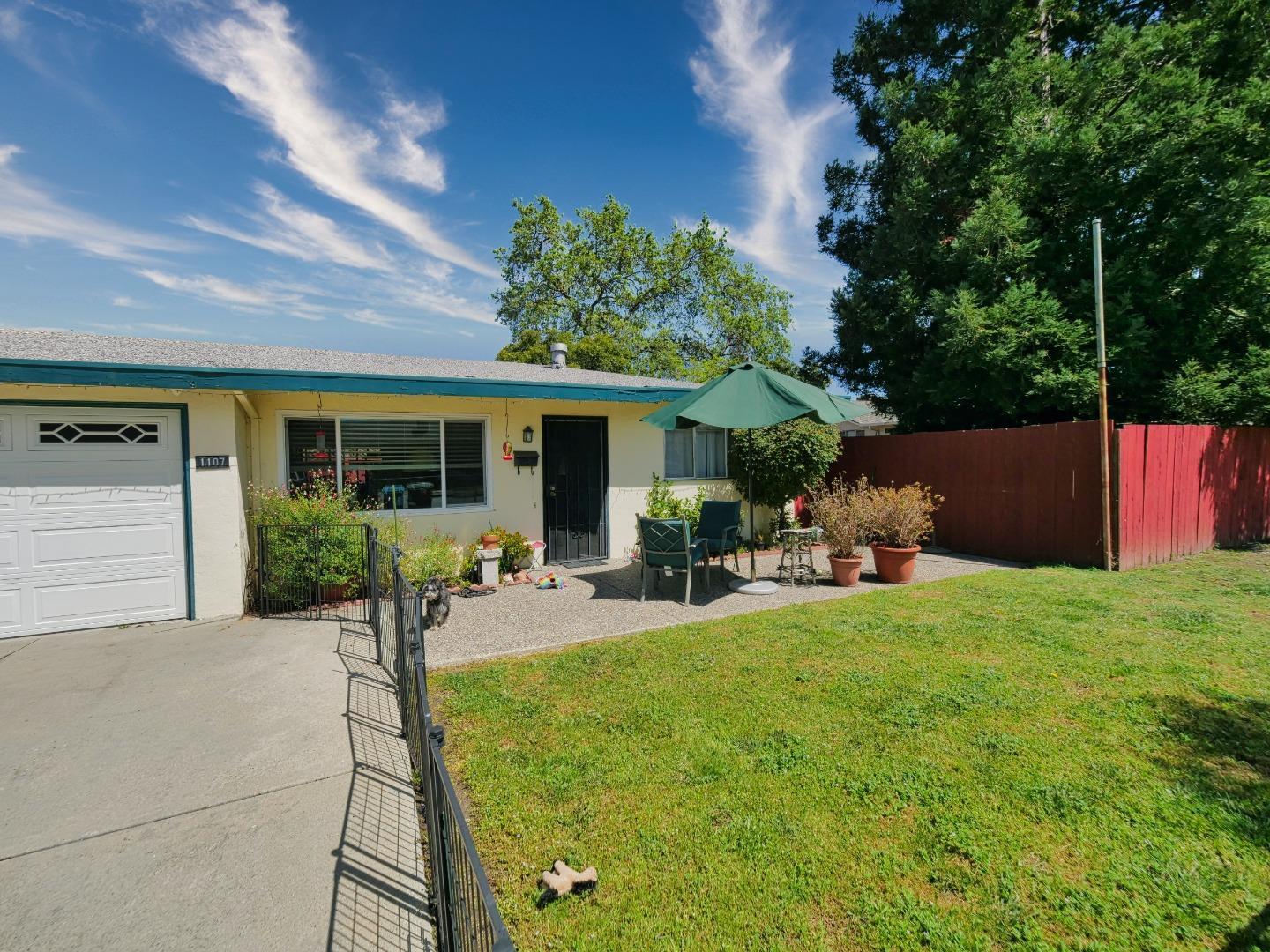 Property Photo: 1105 Sanchez Way CA 94061