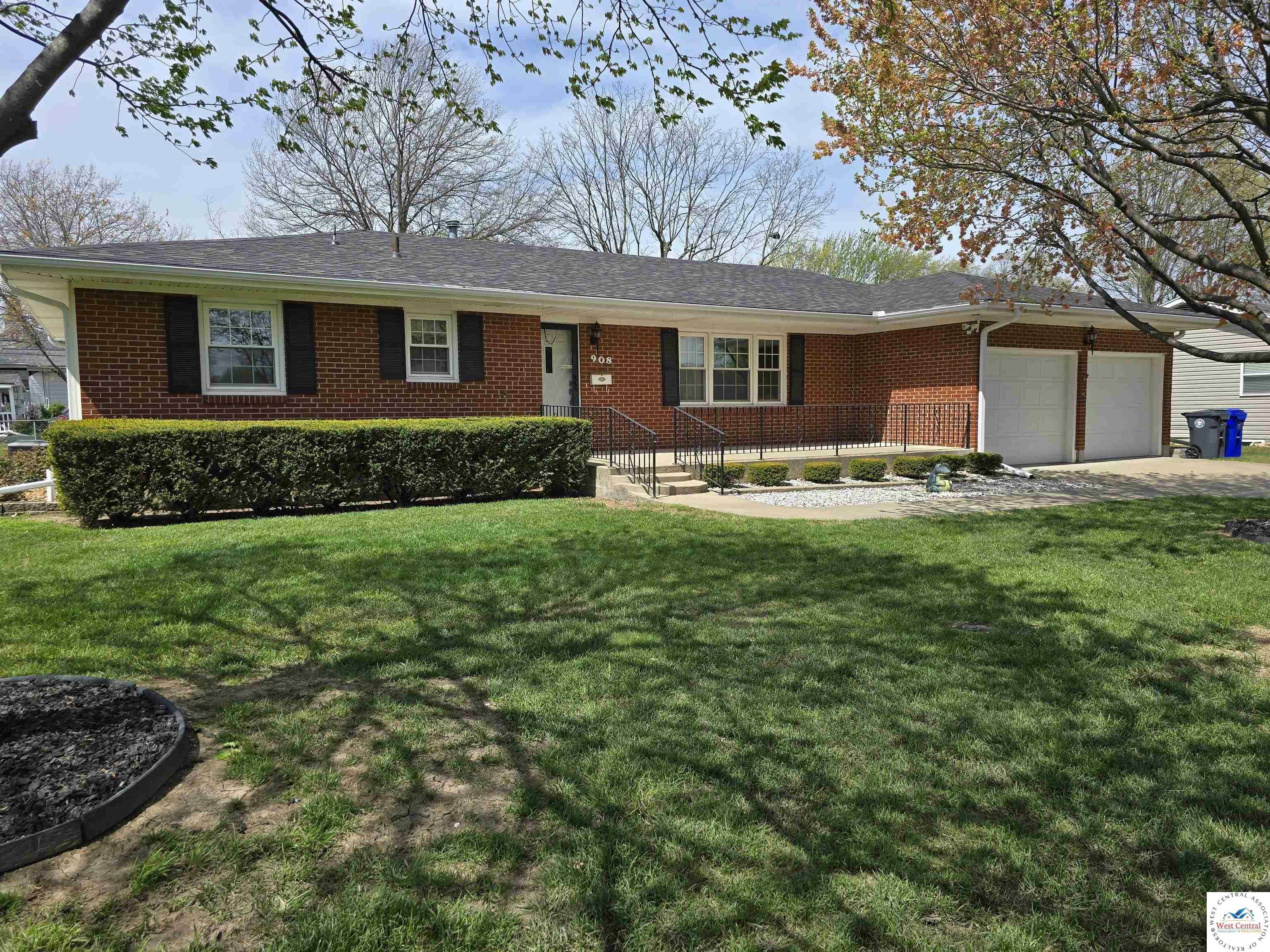 Property Photo: 908 Sylvia MO 65301