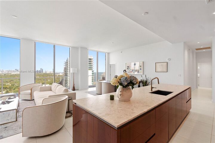 Property Photo: 2678 Tigertail Ave Ph4 FL 33133