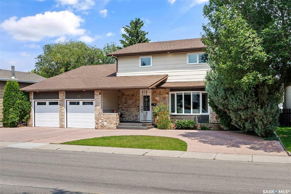 Property Photo: 619 Kingsmere Boulevard SK S7J 4E7
