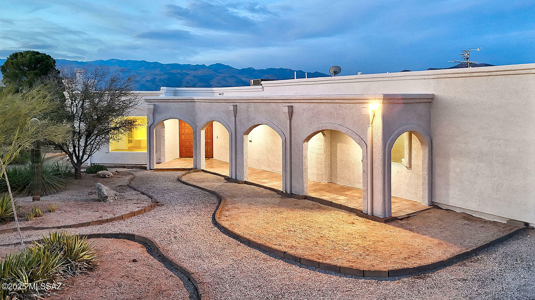 Property Photo: 972 N Rancho Del Jefe Loop AZ 85748