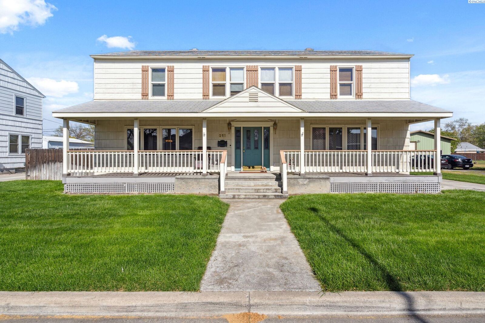 Property Photo: 212 Armistead Ave WA 99352