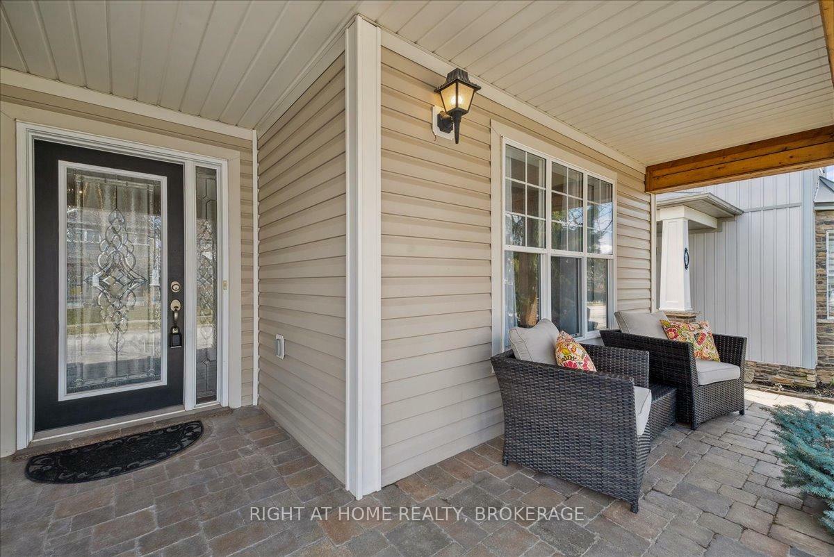 Photo de la propriété: 22 Bonnette Street ON L7J 2Z8