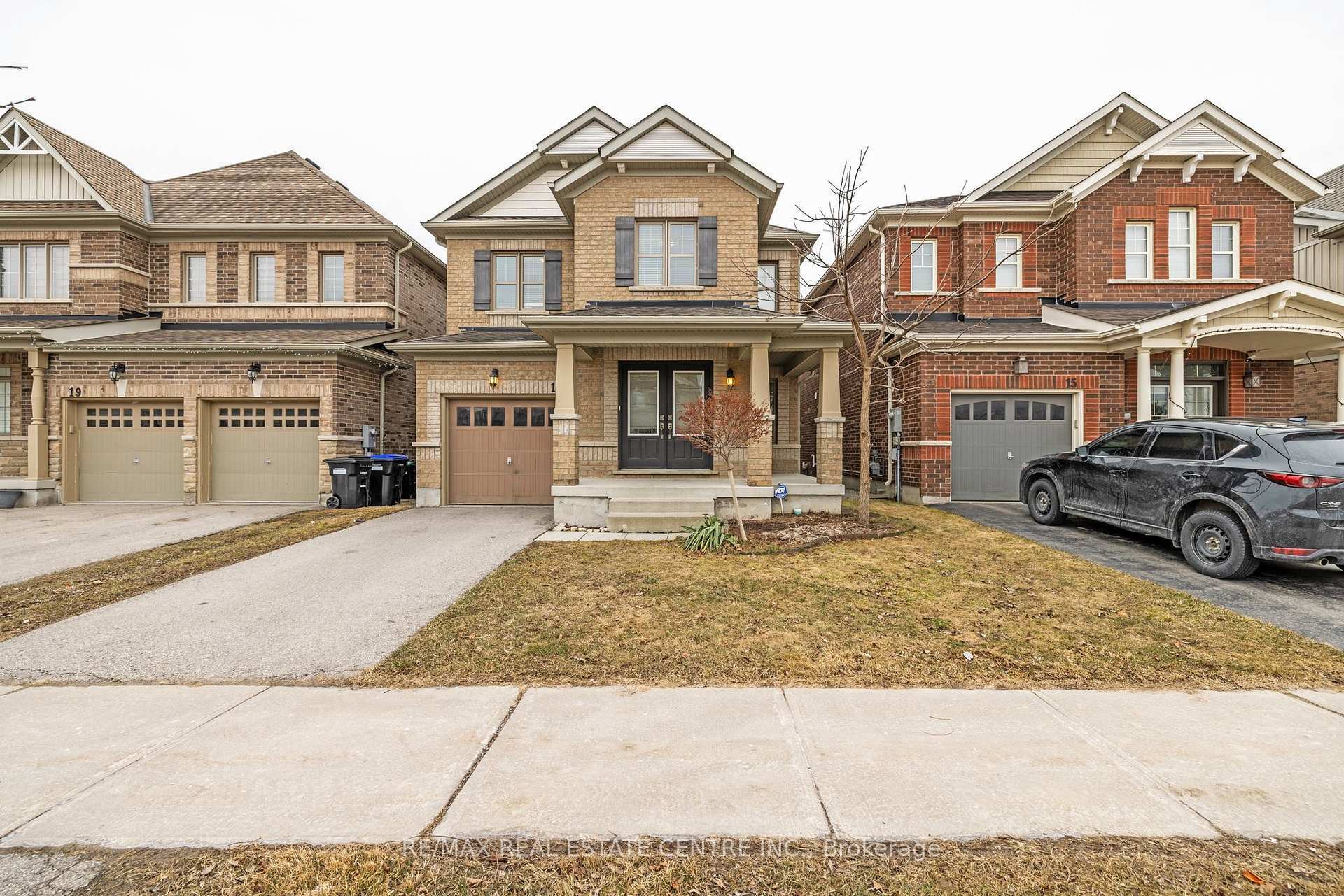 Property Photo: 17 Treetops Boulevard ON L9R 0M4