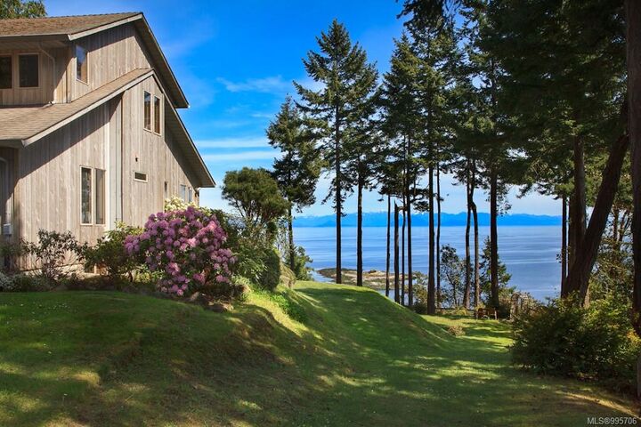 Property Photo: 1180 Berry Point Rd BC V0R 1X1