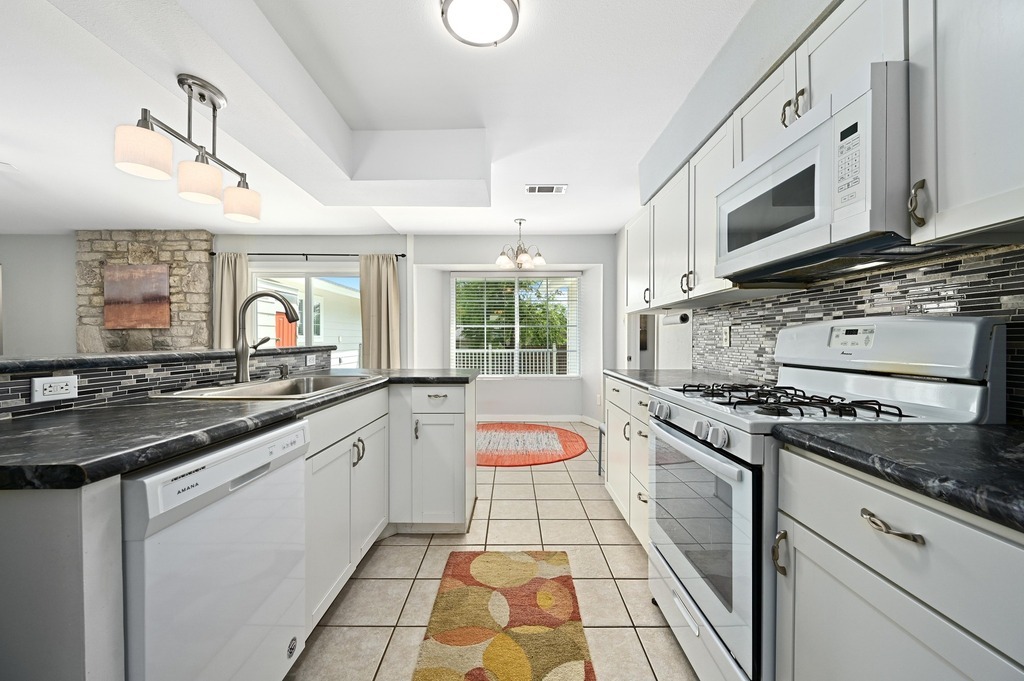 Property Photo: 11813 Buggy Whip Trail TX 78750