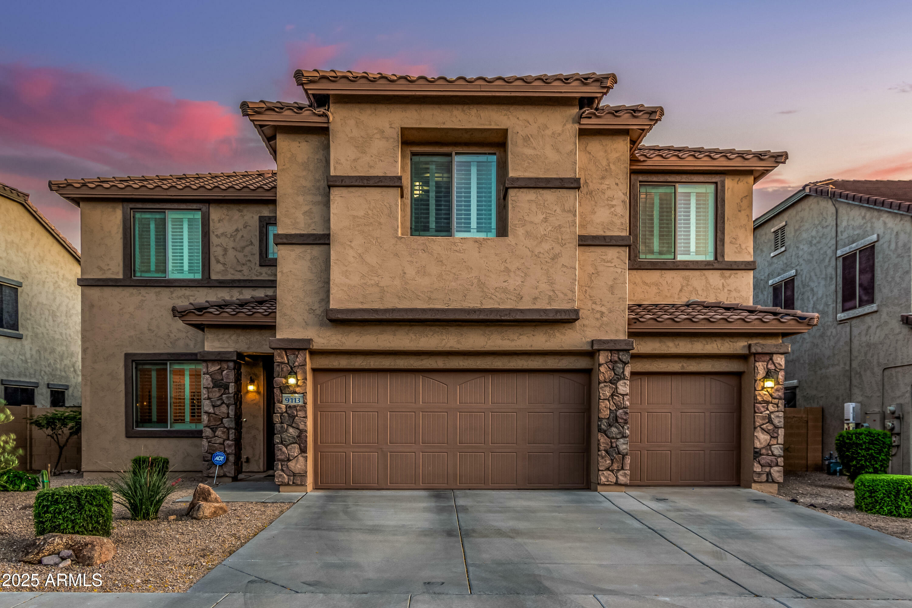 Property Photo: 9113 W White Feather Lane AZ 85383