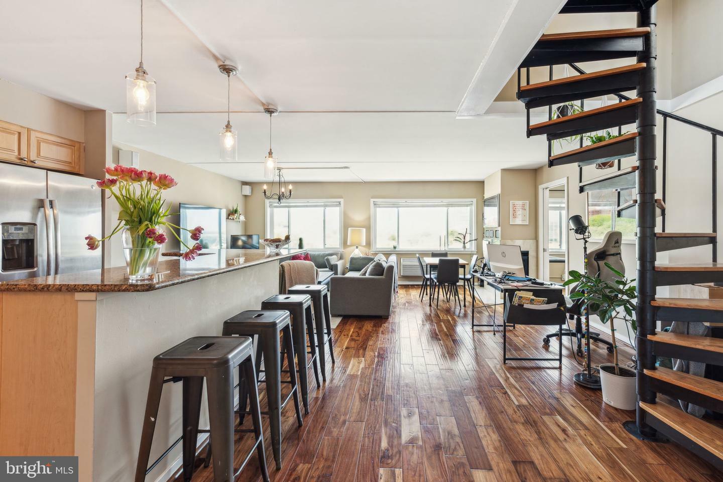 Property Photo: 200 Lombard Street 10 811 PA 19147