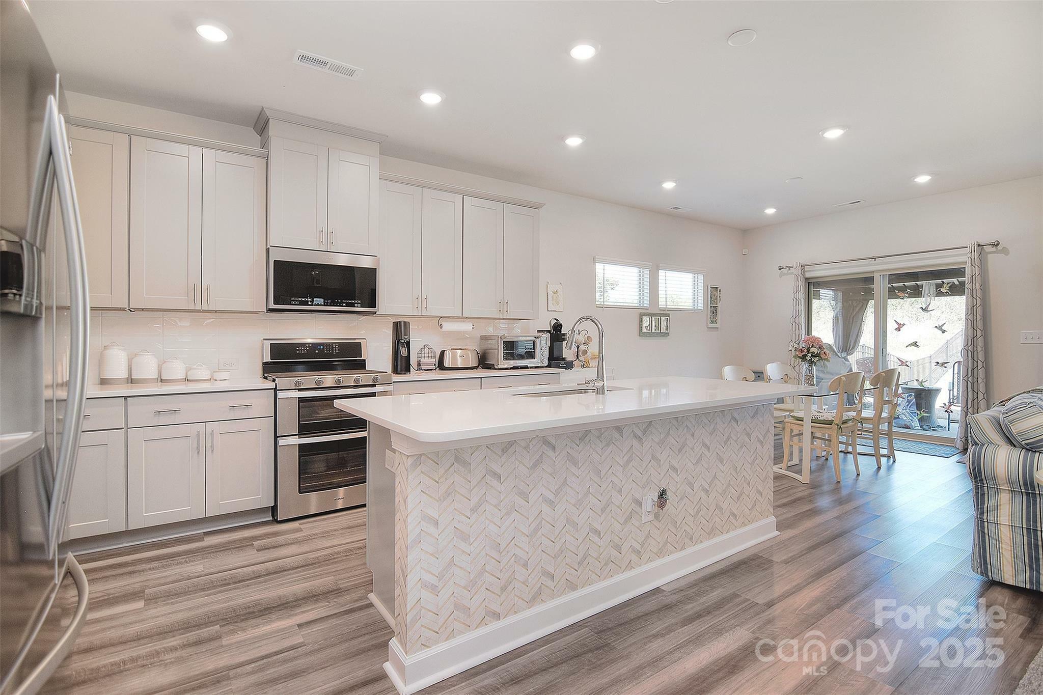 Property Photo: 11616 Solstice Way NC 28078