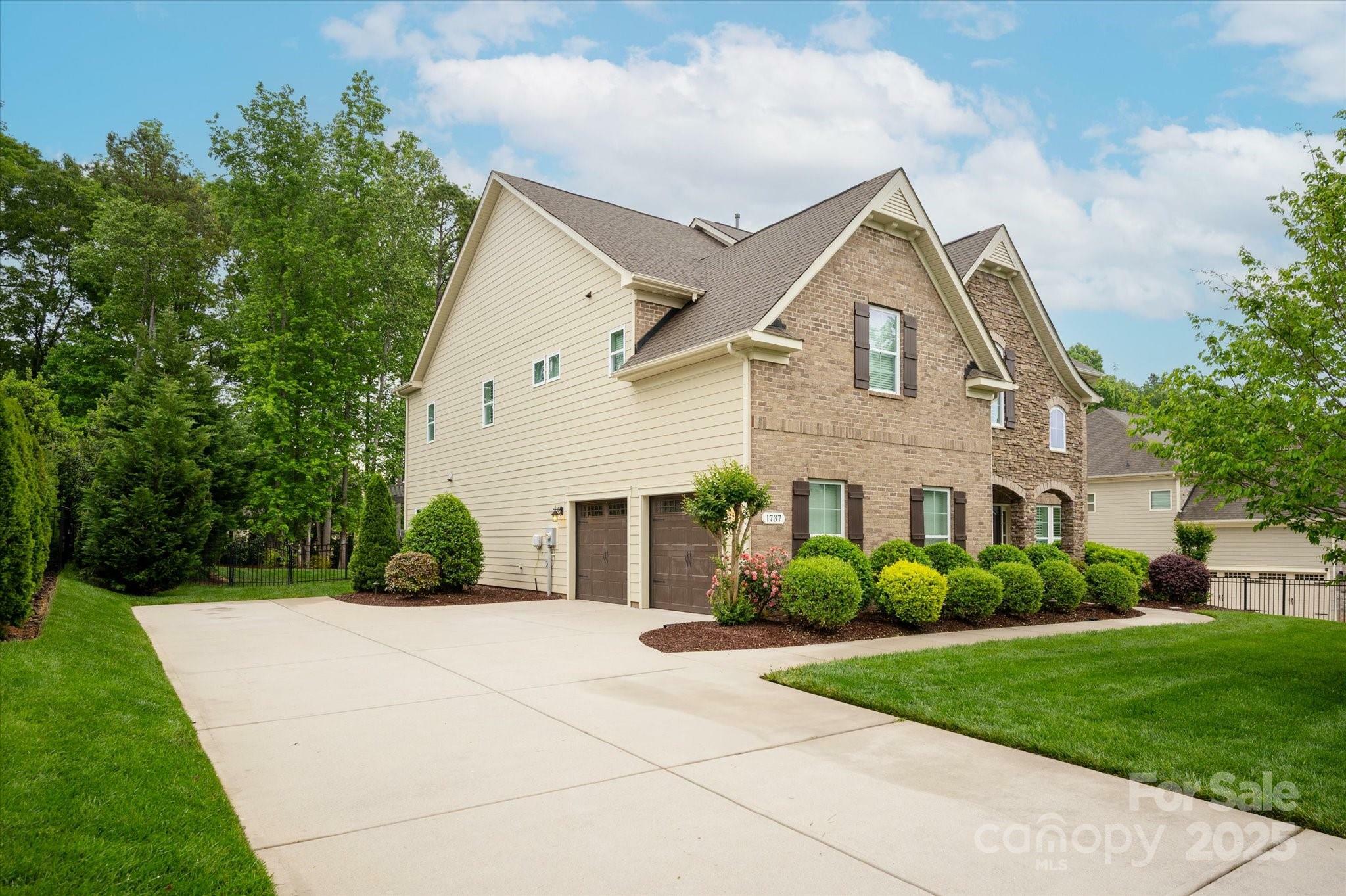 Property Photo: 1737 Cavaillon Drive NC 28173
