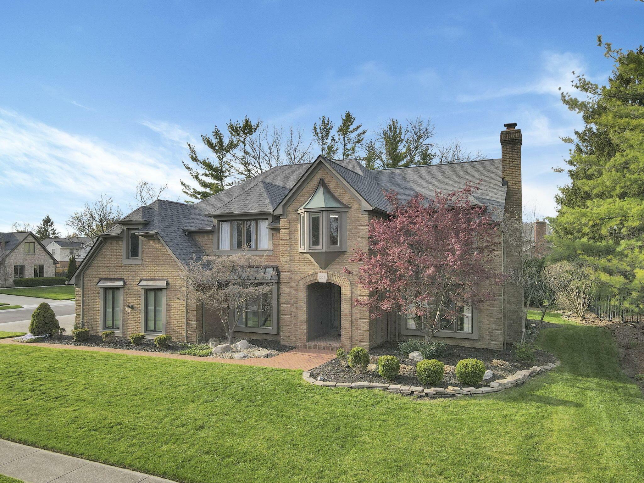 Property Photo: 1225 Brittany Lane OH 43220