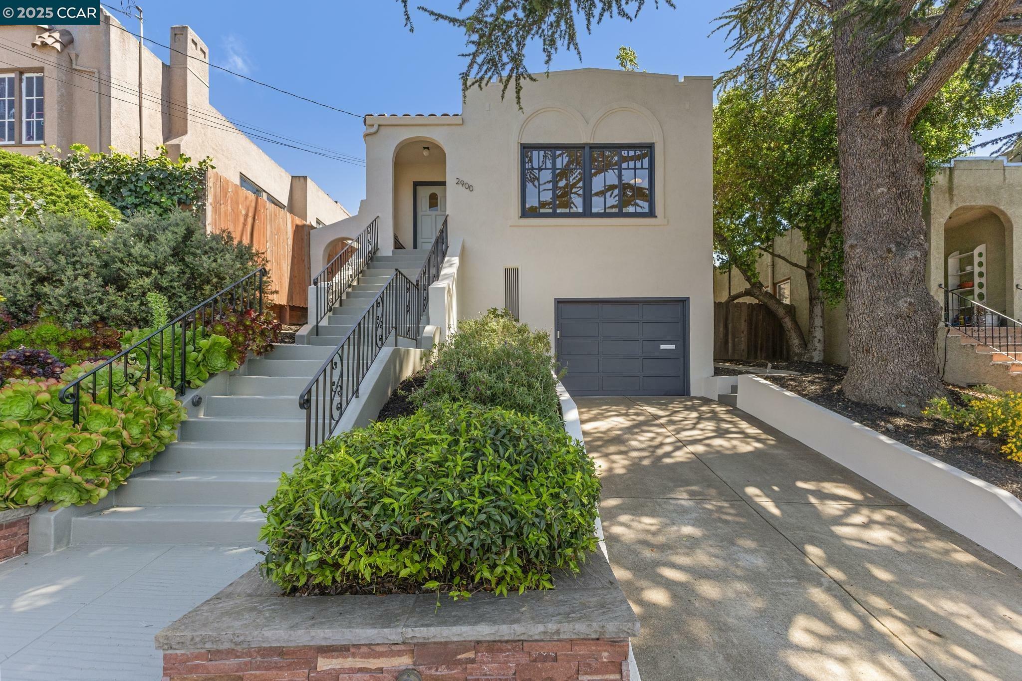 Property Photo: 2900 Rawson St CA 94619