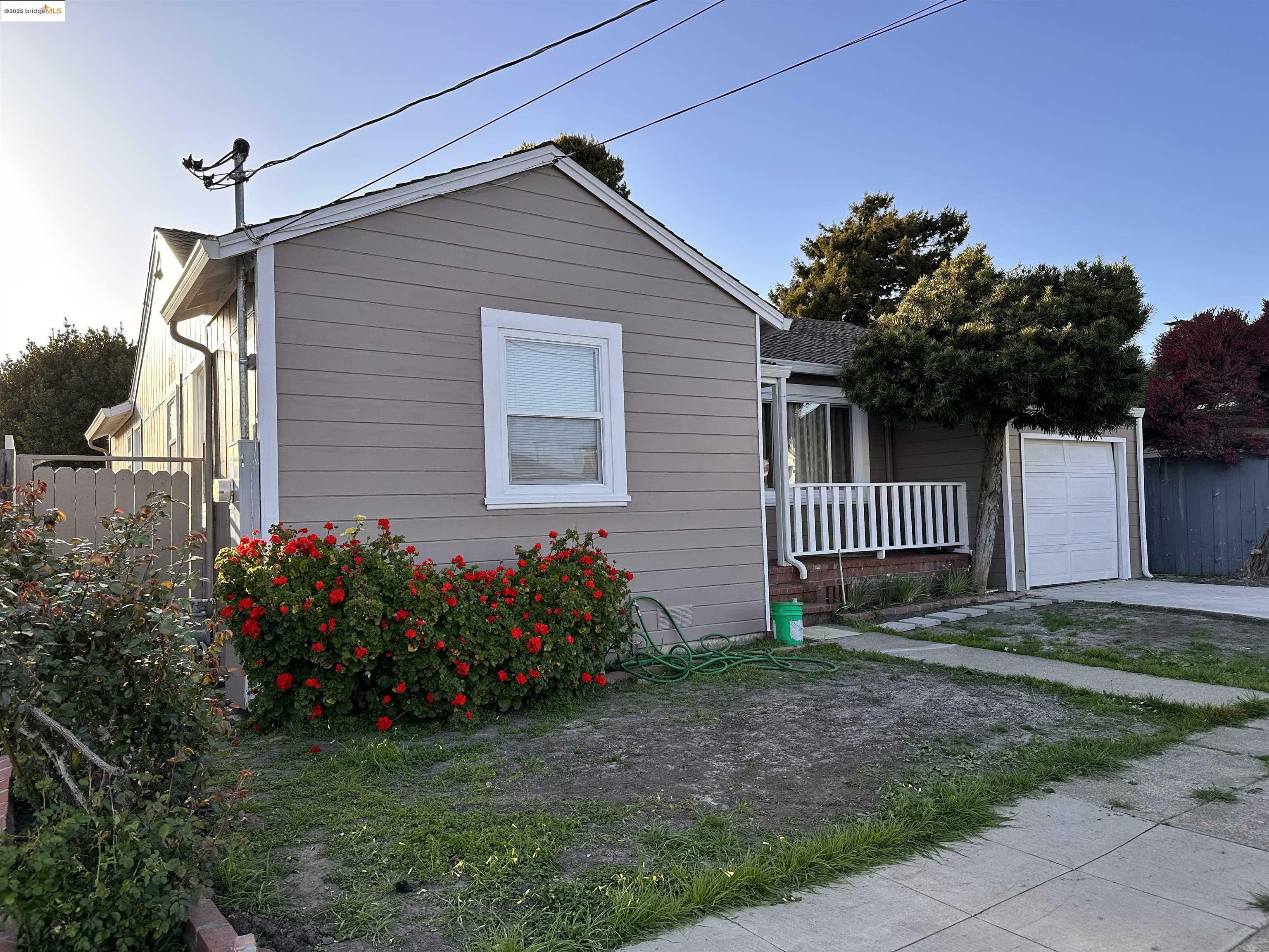 Property Photo: 615 38th St CA 94805