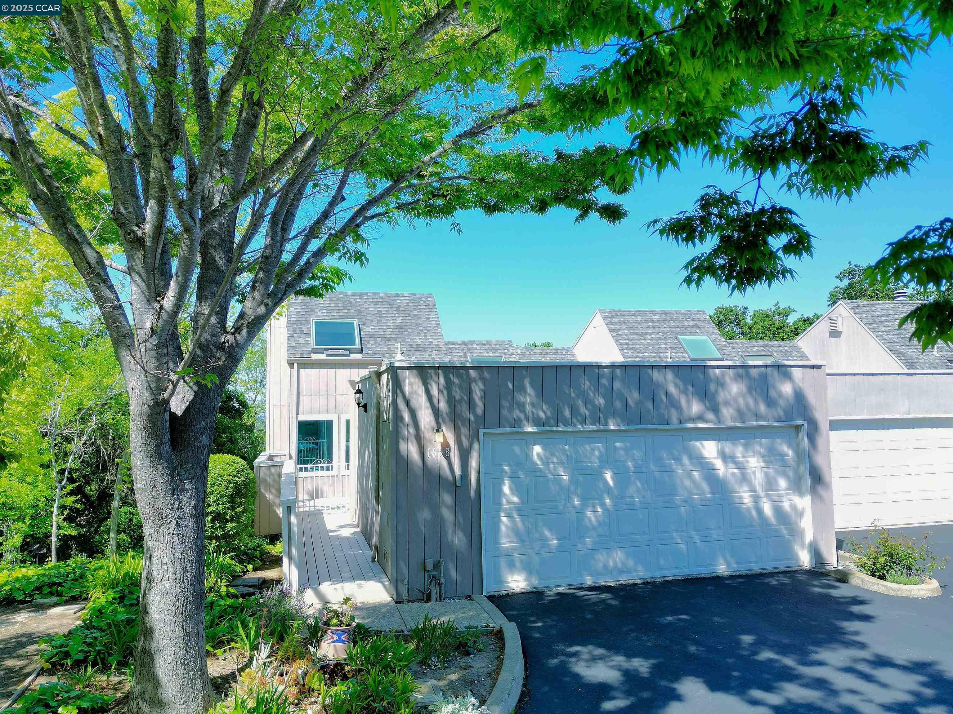 Property Photo: 1658 Terrace Way CA 94597