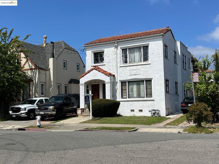 Property Photo:  1342 E 31st St  CA 94602 