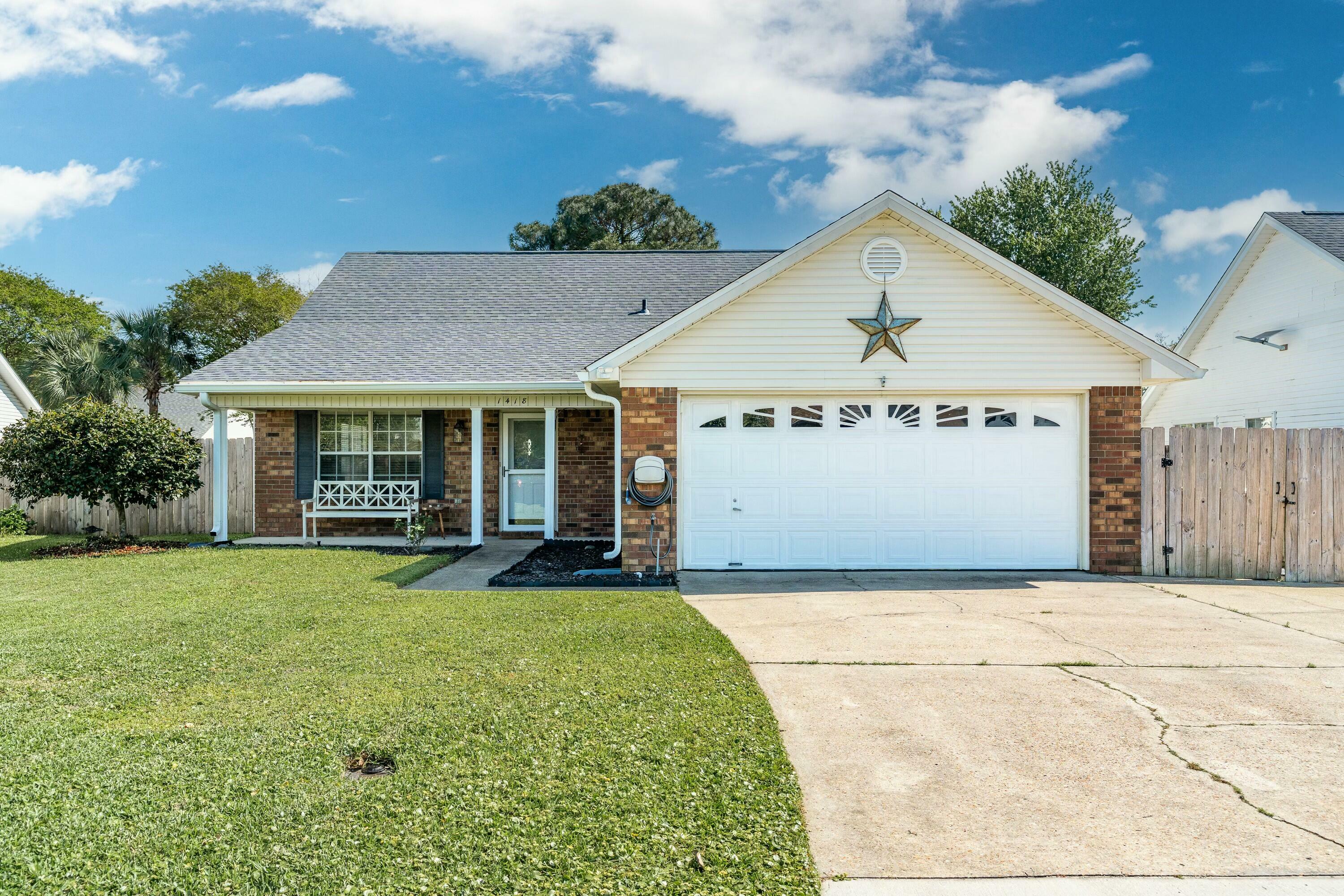 Property Photo: 1418 Sterling Point Drive FL 32563