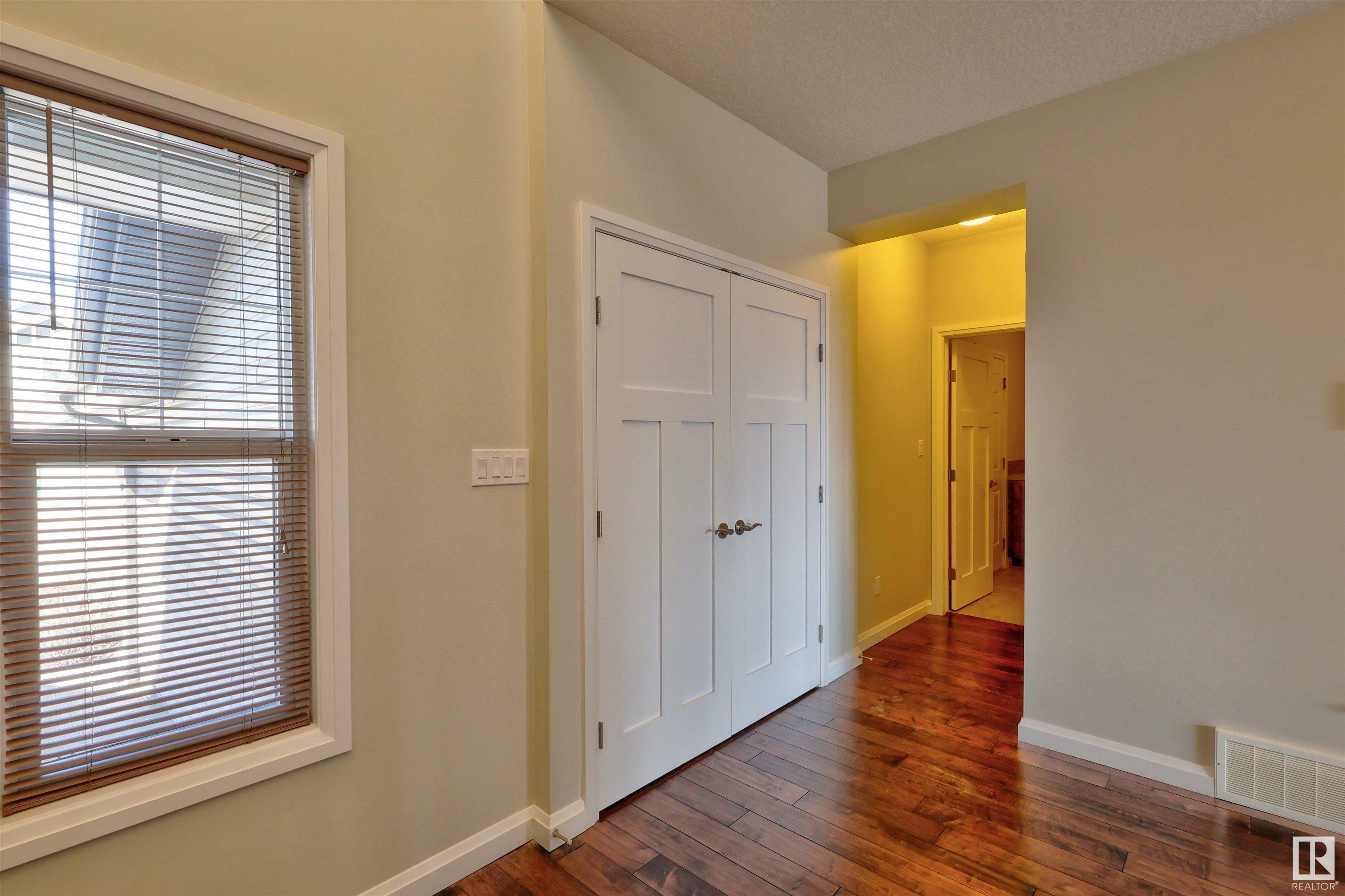 Photo de la propriété: 3205 Abbott Crescent SW AB T6W 2V3