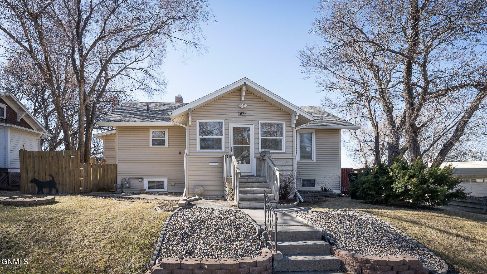 709 Rosser Avenue W  Bismarck ND 58501 photo