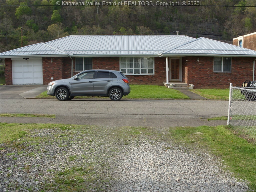 718 Fifth Avenue  Montgomery WV 25136 photo